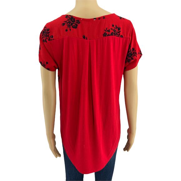 Tempted MEDIUM Red Floral Zipper V Neck Short Sleeve High Low Hem Blouse Top - Picture 4 of 7